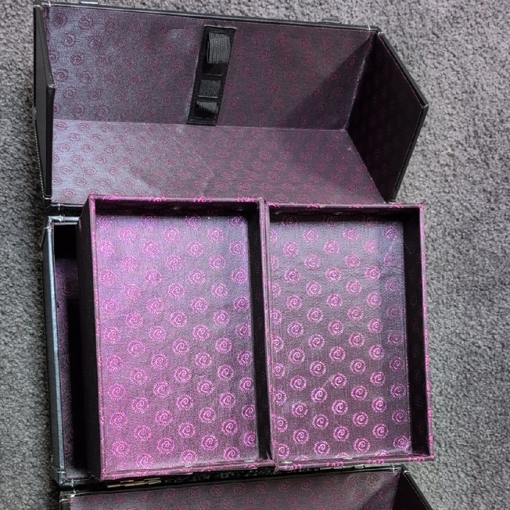 Caboodles Black Makeup Train Case with Silver Hardware - Picture 2 of 12